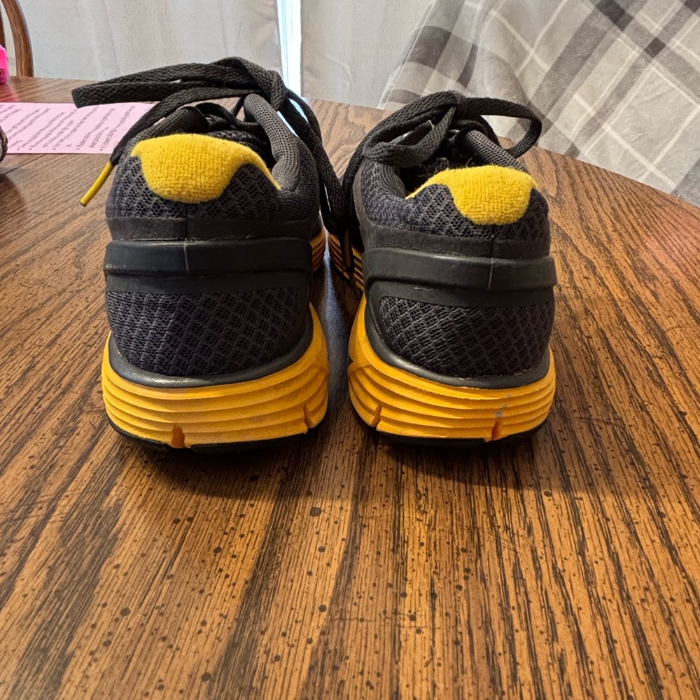 Nike livestrong 4Y unisex tennis shoes - Picture 3 of 8